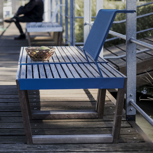 Moderne Gartenbank - Barka BA128 - egoé - Holz / Batyline® / mit Rückenlehne