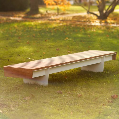 Moderne Gartenbank - O1-1621 - egoé - Massivholz / Esche / geöltes Holz