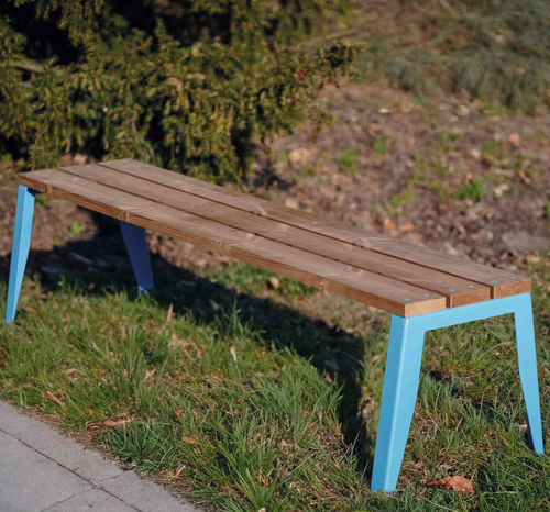 Moderne Gartenbank - E1-321 - egoé - Esche / Kiefer / thermolackierter Stahl