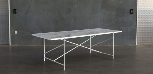 Moderner Esstisch - 230 - Handvark - Messing / Marmor / rechteckig