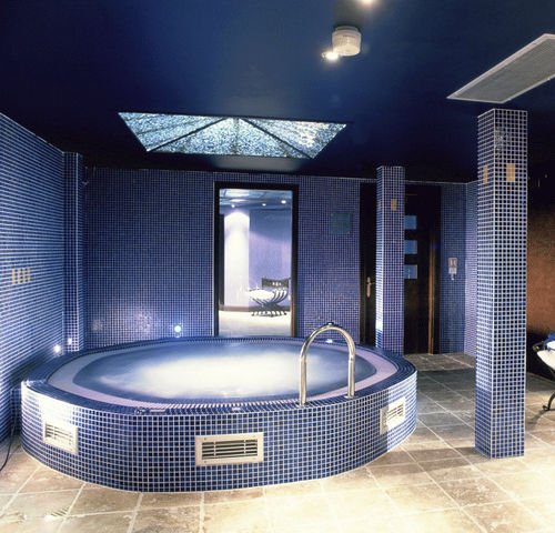 Einbau-Whirlpool - OCTAVIA DECK LEVEL - Spa De La Mare - achteckig / 7 Plätze / für Gewerbegebrauch