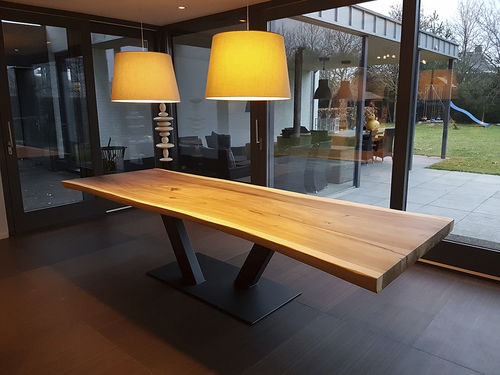 Moderner Esstisch - SUAR - Unik - Massivholz / mattlackiertes Holz / rechteckig