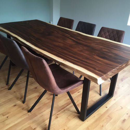 Moderner Esstisch - SUAR WOOD - Unik - Nussbaum / Massivholz / lackiertes Holz