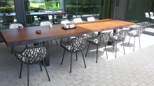 Moderner Esstisch - KAURI TABLE - Unik - Massivholz / lackiertes Holz / Tropenholz