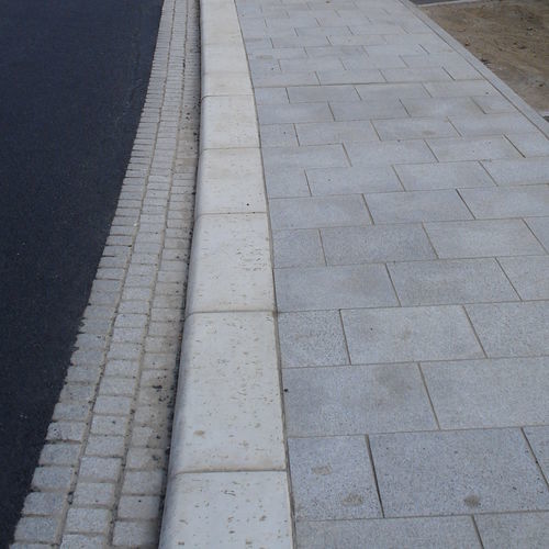 Stein-Bordsteinrampe - T3 VAUBAN - REPLIK - rechteckig / Steinoptik