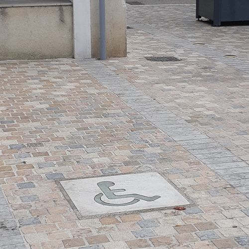 Bodenmarkierung für Personen mit eingeschränkter Mobilität - REPLIK - Beton