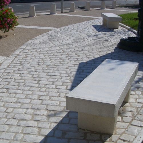 Moderne Bank für den öffentlichen Raum - BANC2 - REPLIK - Beton / ohne Rückenlehne / ohne Armlehnen