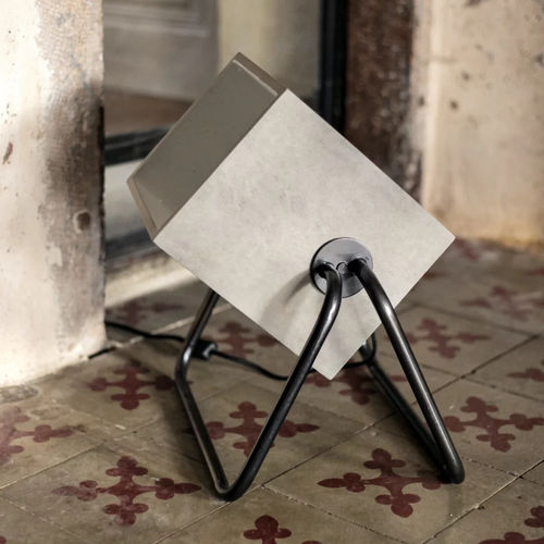 Bodenlampe - PLW-LT-001 - Lyon Béton - Metall / Faserbeton / Industriedesign