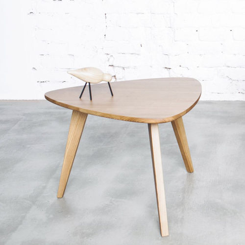 Moderner Couchtisch - SMALL - 366 Concept - Holz / dreieckig / für Privatgebrauch