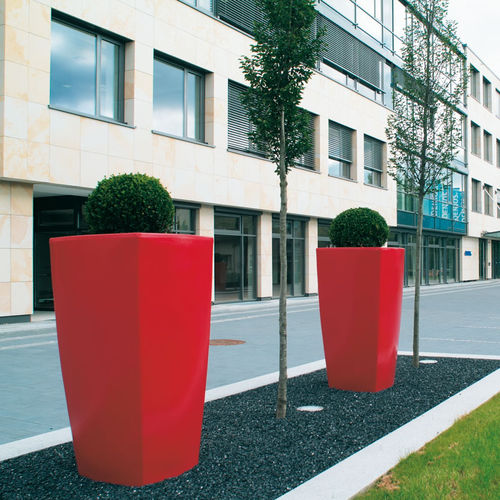Pflanzgefäß / rotationsgesintertes Polyethylen - TREVIA I - Degardo GmbH - konisch / quadratisch / für öffentliche Bereiche