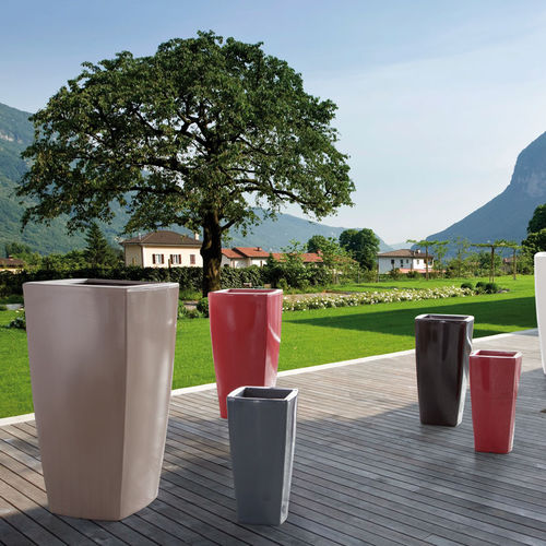 Pflanzgefäß / rotationsgesintertes Polyethylen - TEVIA V - Degardo GmbH - konisch / quadratisch / für öffentliche Bereiche