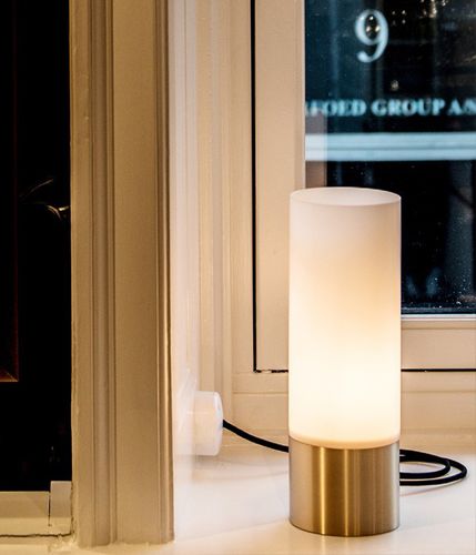 Tischlampe - CHAIRMAN - Ruben Lighting - Acryl / Messing / modern