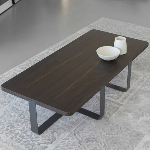 Moderner Couchtisch - INN  - MEME DESIGN - Eiche / Gestell aus Metall / rechteckig