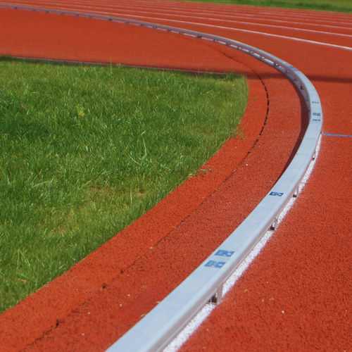 Laufbahn-Zarge / Aluminium - A.98.00-0 - LAUSIN Y VICENTE S.L. - zertifiziert von World Athletics
