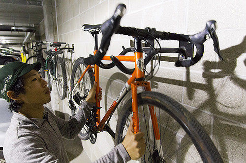 Wandmontierter Fahrradständer - Dero - für Innenbereich / Stahl / für professionellen Einsatz