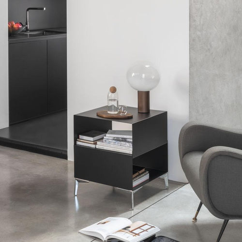 Moderner Beistelltisch - CUBE - pezzani home collection - Laminat / Gestell aus bemaltem Stahl / quadratisch