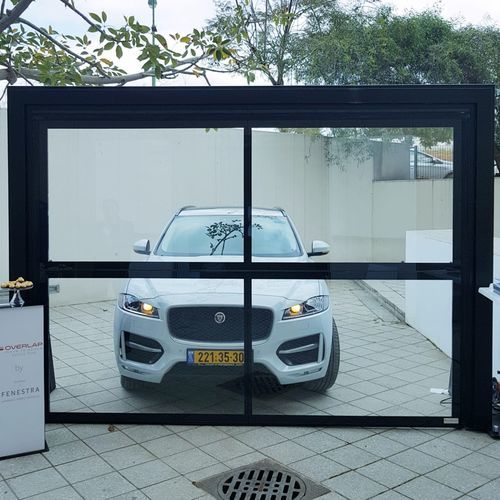 Glasfaltwand - FULL GLASS - Delta Overlap - galvanisiertem Stahl / mit Edelstahlstruktur / mit Doppelverglasung