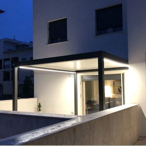 Angebaute Pergola - Delta Overlap - selbsttragend / Aluminium / aus lackiertem Aluminium