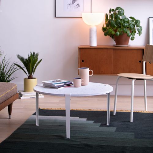 Moderner Couchtisch - VENEZIA  - TIPTOE - Recyclingkunststoff / Gestell aus heißlackiertem Stahl / rund