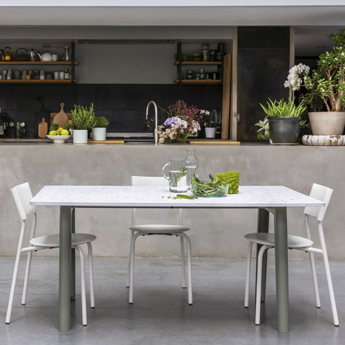Moderner Esstisch - MODERN - TIPTOE - Recyclingkunststoff / Gestell aus Stahl / rechteckig