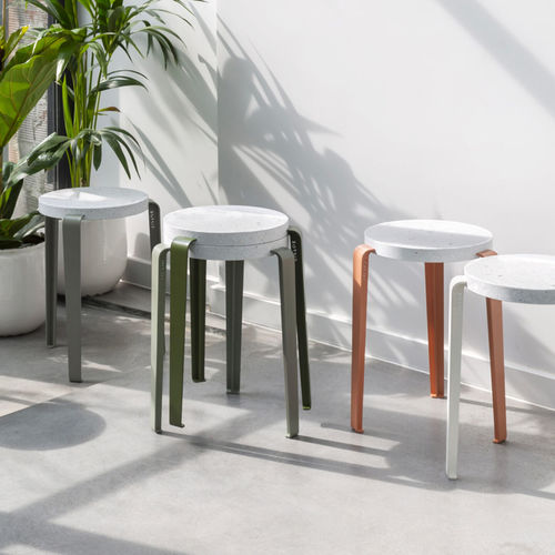 Moderner Hocker - LOU VENEZIA - TIPTOE - Kunststoff / aus recyceltem Material / Gestell aus pulverbeschichtetem Stahl