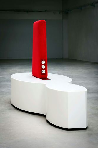 Moderne Bank für den öffentlichen Raum - DOCK IT - AMOS DESIGN - Corian® / modular / gepolstert