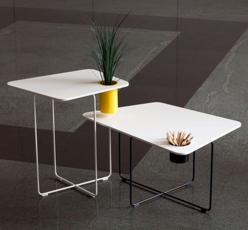Moderner Beistelltisch - BROTHERS & SISTERS - AMOS DESIGN - Corian® / Gestell aus lackiertem Stahl / für Privatgebrauch