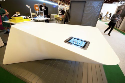 Corian®-Empfangstheke - 100% STEVE - AMOS DESIGN - beleuchtet
