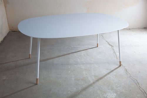 Moderner Tisch - XL - AMOS DESIGN - Buche / Corian® / Gestell aus Metall
