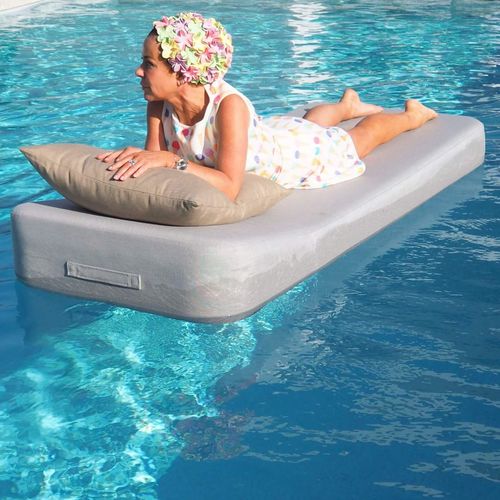 Moderne Sonnenliege - JACKIE EXTRA SOFT - FLOATING - Mr Blue Sky - Sunbrella® / für Pool