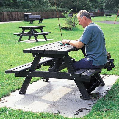 Klassischer Picknicktisch - Clifton™ Picnic Table  - Glasdon Group Limited - Recyclingkunststoff / Verbundwerkstoff / rechteckig