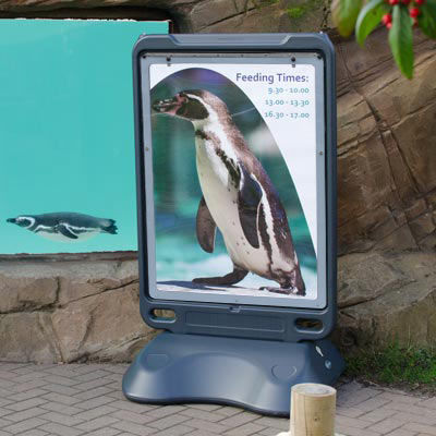 Wandmontierter Werbeträger - ADVOCATE™ WALL MOUNTED - Glasdon Group Limited - für Außenbereich / Aluminium