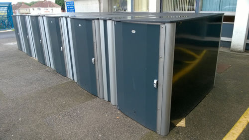 Gesicherter Fahrradunterstand - MODUS™ - Glasdon Group Limited - Stahl / für öffentliche Bereiche / für städtische Bereiche