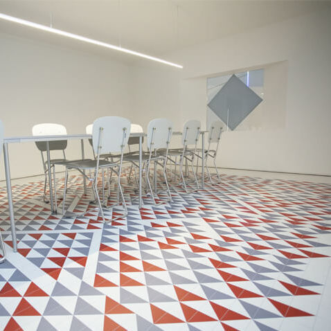 Vinyl-Bodenbelag - BESPOKE  - HARLEQUIN - für den Innenraum / für Büro / für Empfangsbereich
