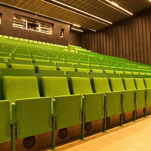 Moderner Auditoriumsessel - FORM - Hamari - Stoff / Leder / Sperrholz