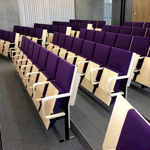 Moderner Auditoriumsessel - PORI - Hamari - Stoff / Sperrholz / Stahl