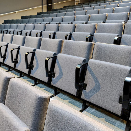 Moderner Auditoriumsessel - PRIMO - Hamari - Stoff / Schaumstoff / Sperrholz