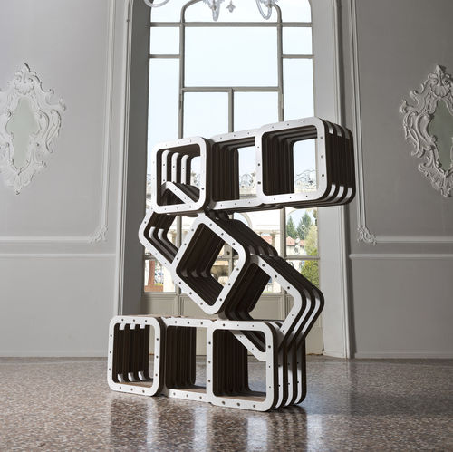 Modulregal - MORE - Lessmore - originelles Design / Holz / Kunststoff