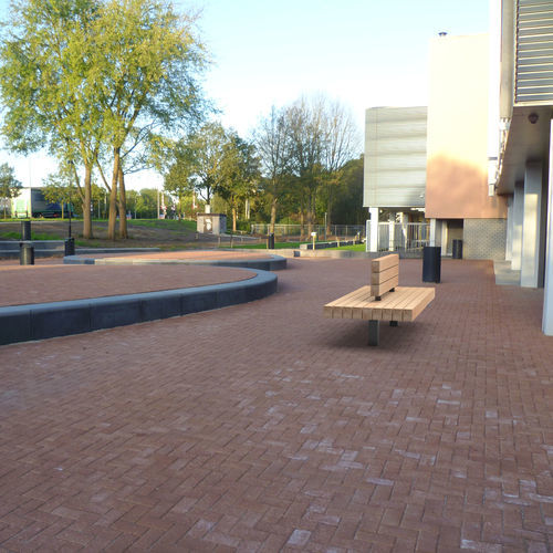 Moderne Bank für den öffentlichen Raum - MODULO- CONFORT A - CROSO FRANCE - Tropenholz / galvanisiertem Stahl / mit Rückenlehne