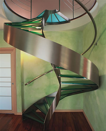 Gerade Treppe - PRIVATE VILLA - LF ITALY - viertelgewendelt / schrägverzahnt / Glasstufen