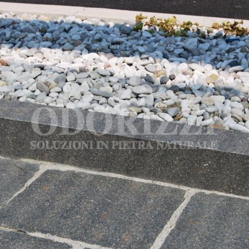 Randstein für Garten - DELGORSA® : KERBS  - ODORIZZI soluzioni in pietra - Bordstein / aus Porphyr / linear
