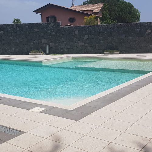 Betonplattenbelag - FIMAS PAVIMENTI IN MONOSTRATO VULCANICO DELL'ETNA - Stein / für Poolrand / gestockt