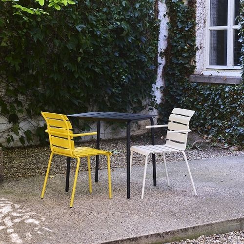 Moderner Gartenstuhl - valerie_objects - für Außenbereich / Holz / Gestell aus Metall