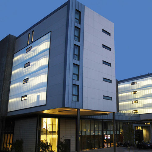 Platten-Vorhangfassade - DANPAL® - Danpal - Polycarbonat / transparent / Sonnenschutz