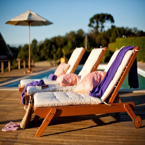 Moderne Sonnenliege - IPANEMA - Butzke - Holz / verstellbare Rücklehne / auf Rollen