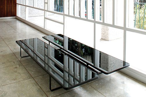 Moderner Couchtisch - TREBBI LONGA - Estudiobola - Holz / Glas / Aluminium