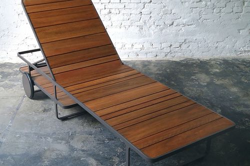 Moderne Sonnenliege - YURI  - Estudiobola - Holz / Aluminium / für Garten