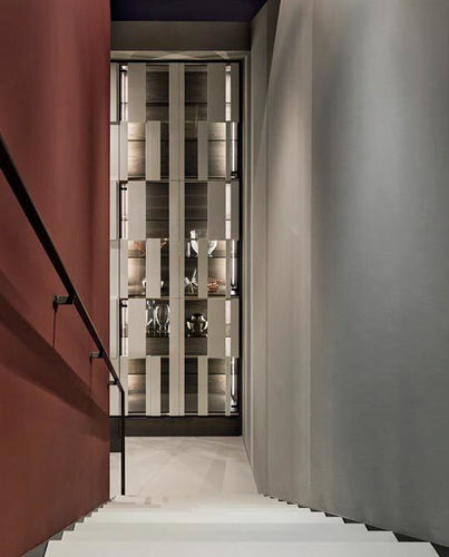 Moderne Vitrine - HIDE - Shake Design - auf Beinen / Glas