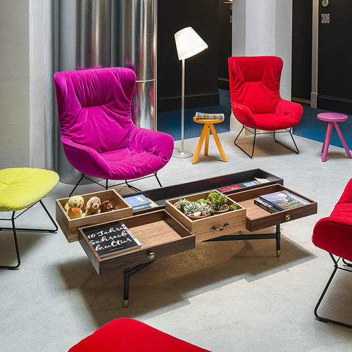 Moderner Couchtisch - THE DREAMERS - Mogg - Eiche / Nussbaum / Massivholz
