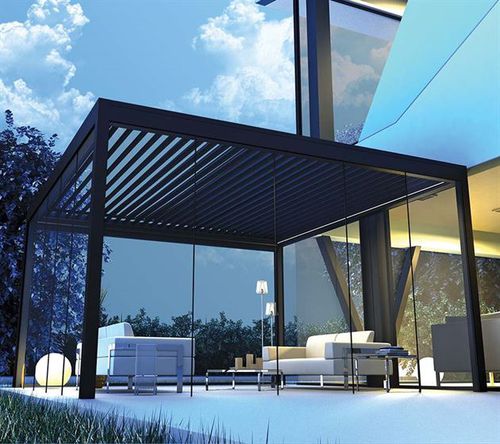 Selbsttragende Pergola - MAJESTIC LUX - LLAZA WORLD, S.A. - Aluminium / mit orientierbaren Lamellen / mit Sonnenschutzlamellen
